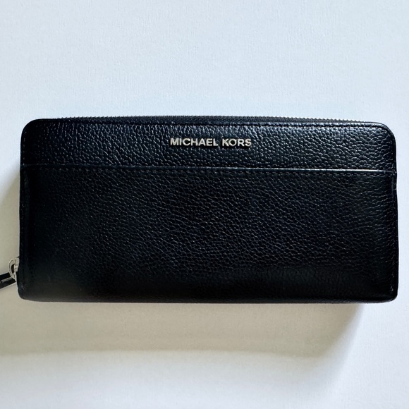 MICHAEL KORS Black Leather Wallet with Silver Tone Hardware - Picture 1 of 4